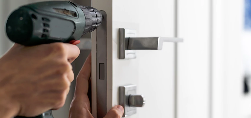 Locksmith For Lock Replacement Near Me in Silver Lakes, CA